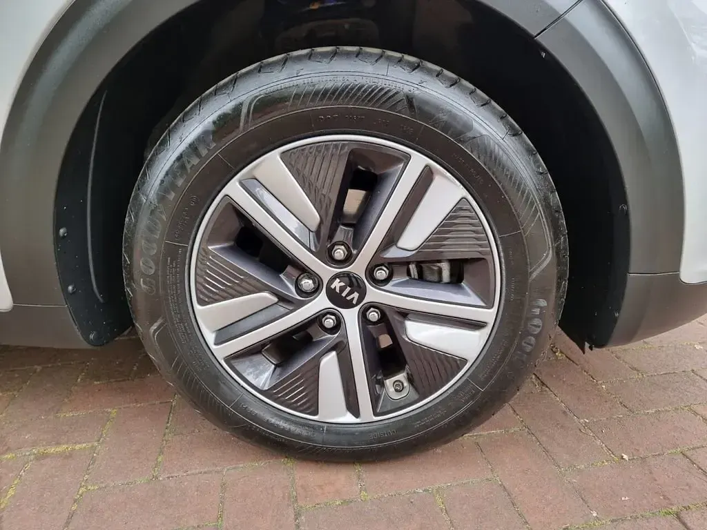 Gebraucht Kia Niro 139 PS (102 kW) 2020 Silber SUV