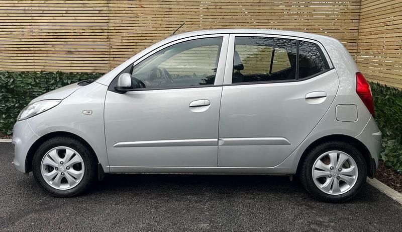 Used Hyundai i10 Active 86 HP (63 kW) 2011 Silver Hatchback