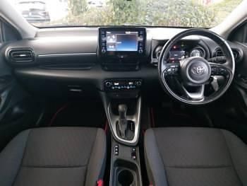 Used Toyota Yaris Hybrid Design 116 HP (85 kW) 2022 Red Hatchback