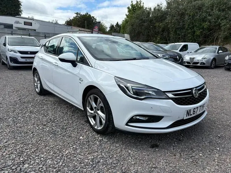 Used Vauxhall Astra SRi 2017 White Hatchback