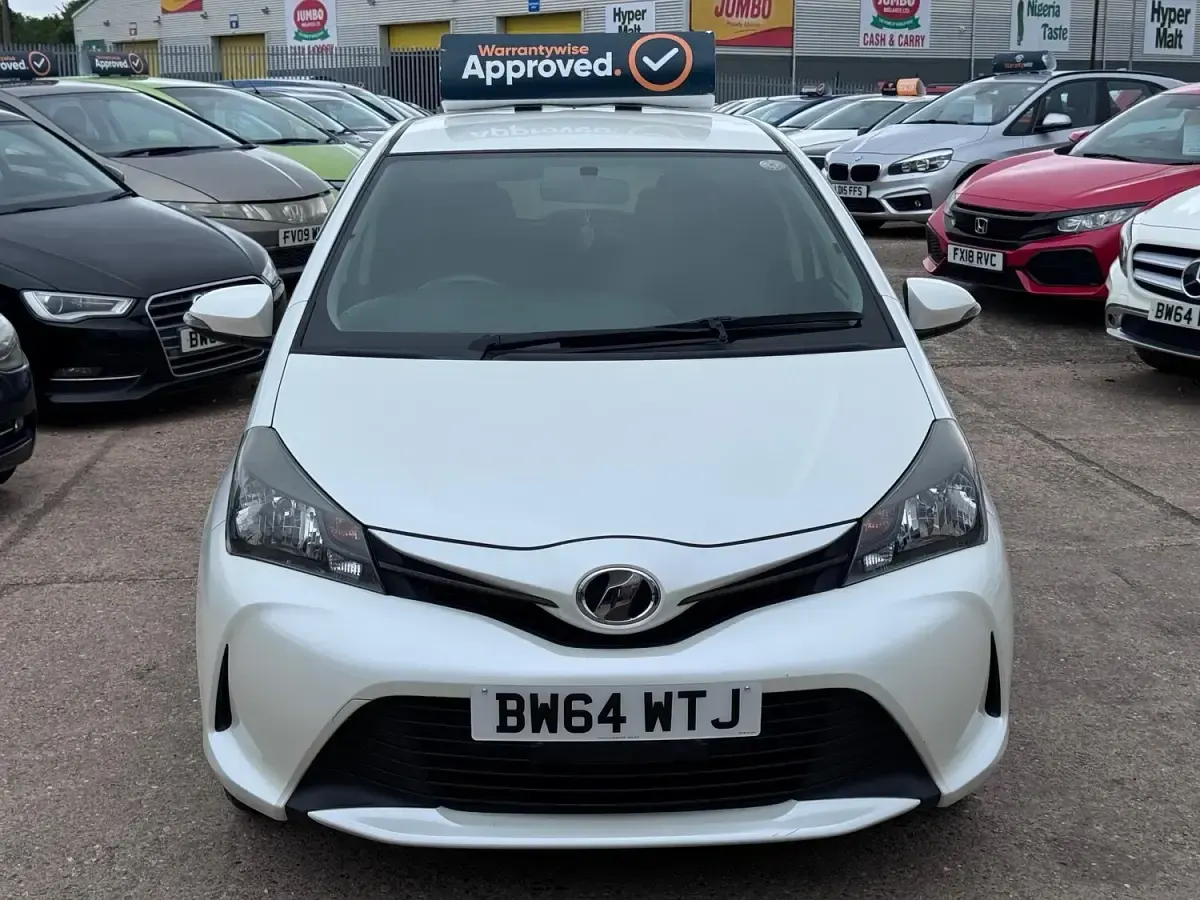 Usado Toyota Yaris Multidrive S 99 HP (72 kW) 2014 Branco Citadino