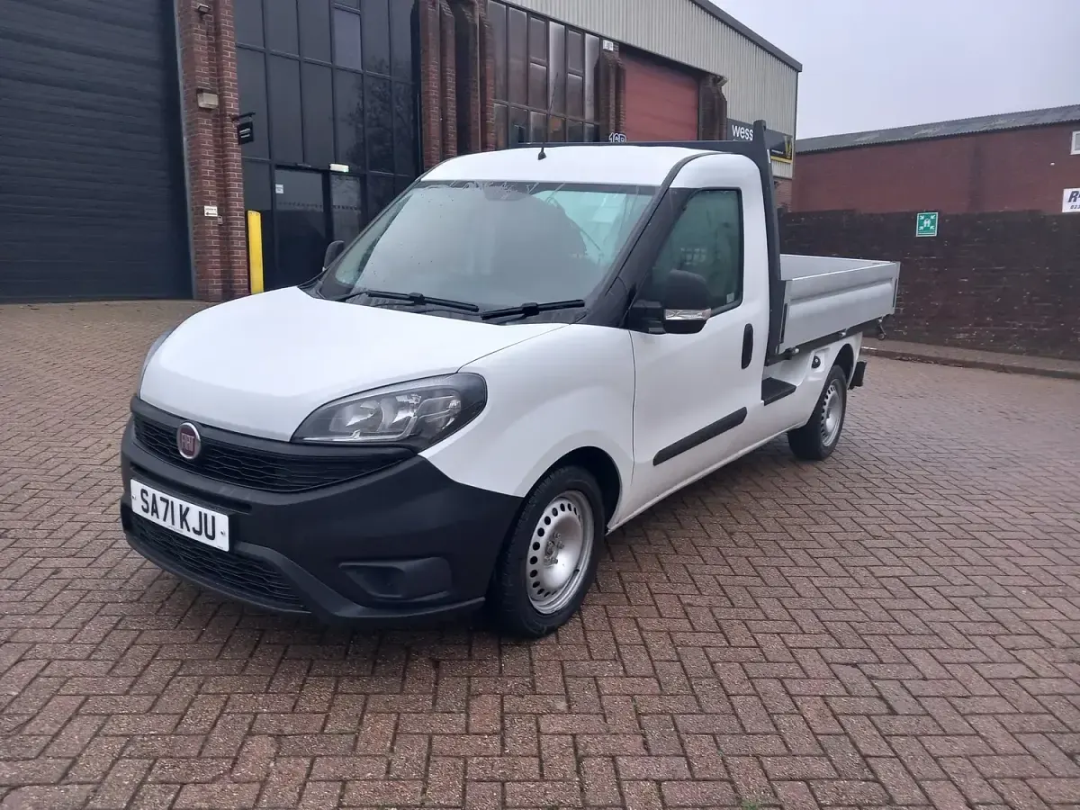 Used Fiat Doblò S 105 HP (77 kW) 2021 White MPV