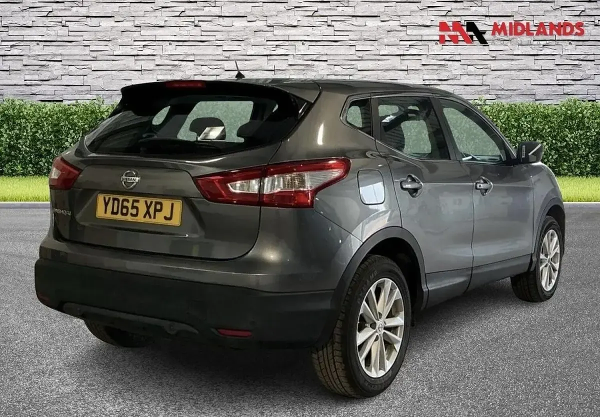 Used Nissan Qashqai Acenta 115 HP (84 kW) 2015 Grey SUV