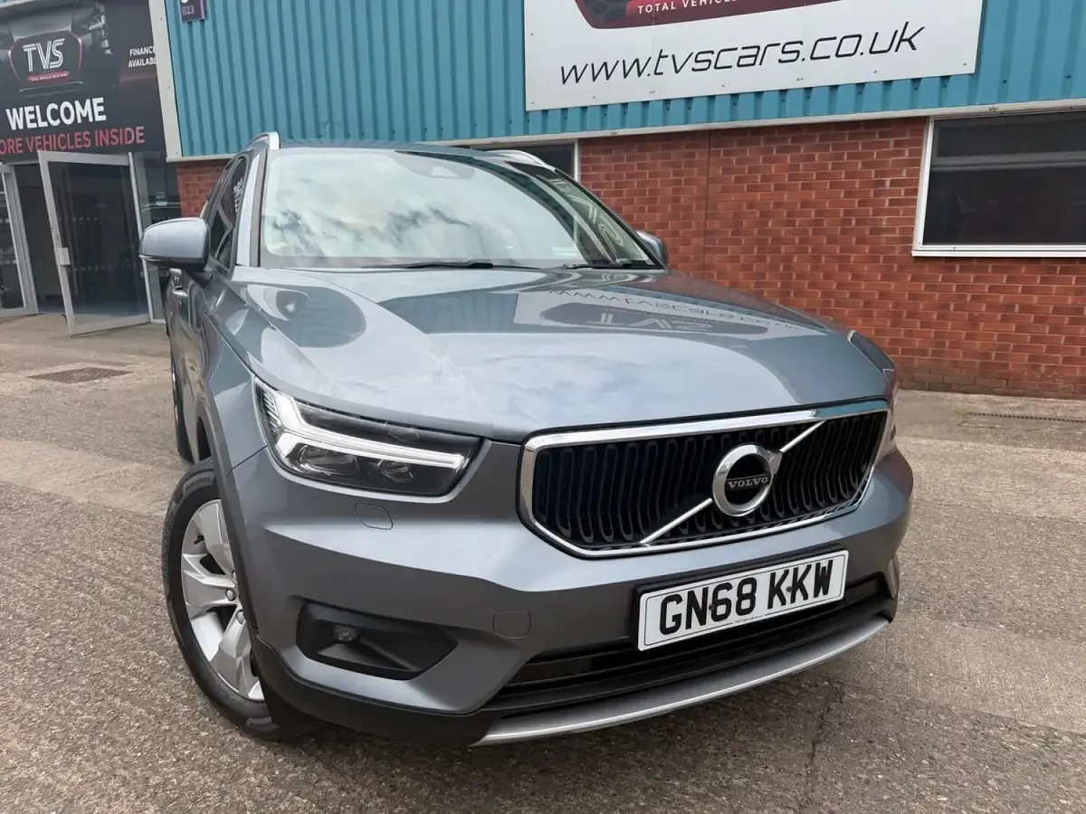 Used Volvo XC40 Momentum 156 HP (114 kW) 2018 Grey SUV