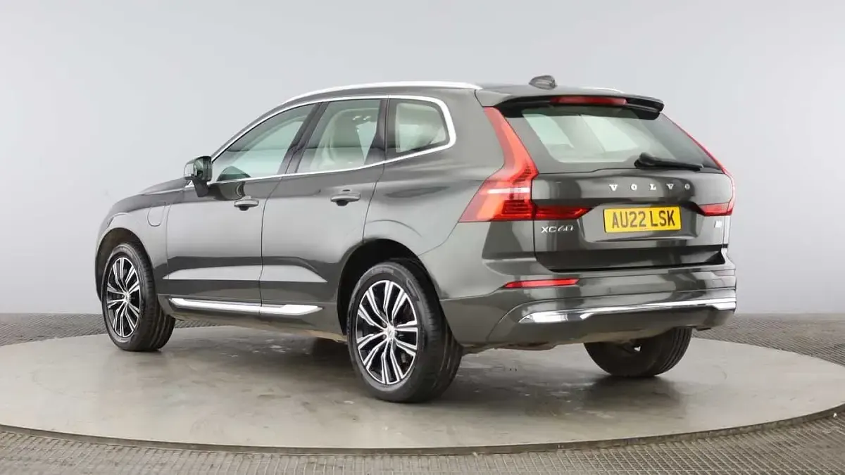 Used Volvo XC60 Inscription 337 HP (247 kW) 2022 Grey SUV