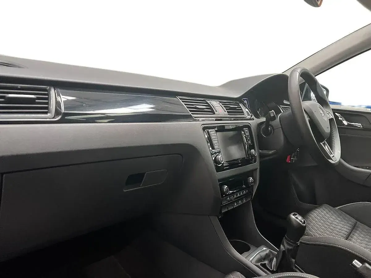 Used Skoda Rapid 81 HP (59 kW) 2017 Race blue metallic Hatchback