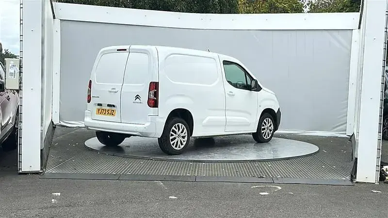 Used Citroën Berlingo 130 HP (95 kW) 2023 White MPV