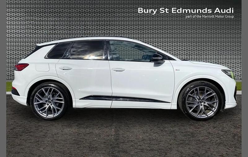 Used Audi Q4 e-tron Comfort 219 kW (299 HP) 2023 White SUV
