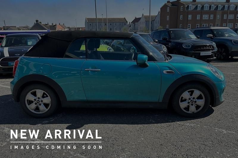 Begagnad Mini Cooper Classic 136 HK (100 kW) 2020 Grön Halvkombi