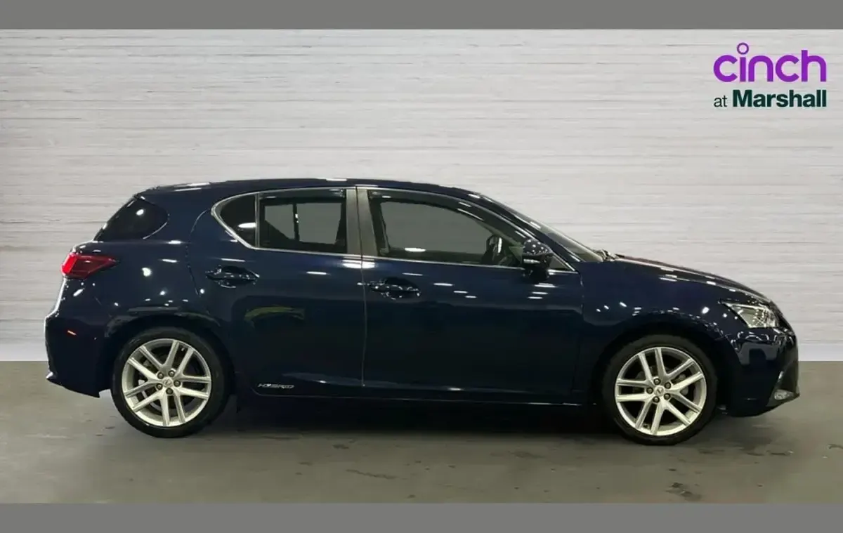 Used Lexus CT200h 134 HP (98 kW) 2018 Blue Hatchback
