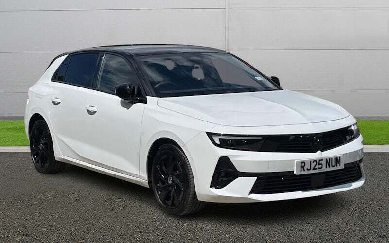 New 2025 Vauxhall Astra Hatchback | £27,000 (Expensive) - Image 1/4