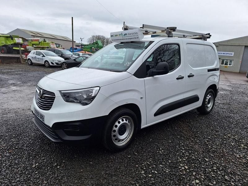 Used Vauxhall Combo Edition 100 HP (73 kW) 2019 White MPV