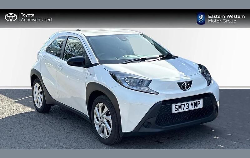 Used Toyota Aygo X PURE 72 HP (52 kW) 2023 White SUV