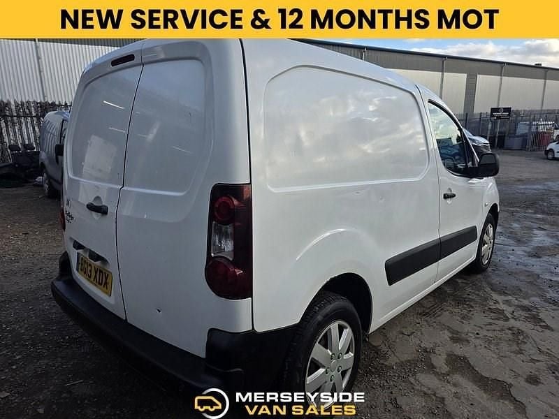 Used Citroën Berlingo 90 HP (66 kW) 2013 White MPV