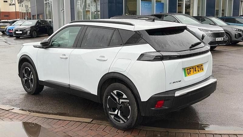 Used Peugeot e-2008 Allure 98 kW (134 HP) 2024 White SUV