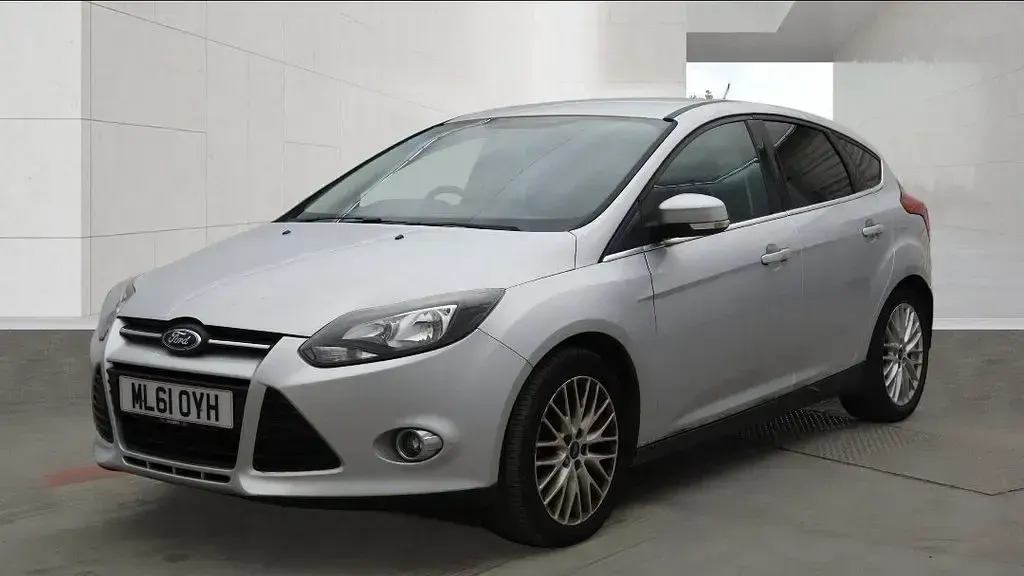 Used Ford Focus Zetec 125 HP (91 kW) 2011 Silver Hatchback