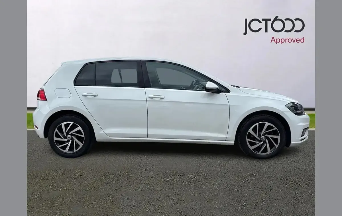 Used VW Golf VIII Edition 113 HP (83 kW) 2020 White Hatchback