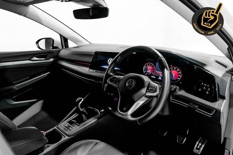 Used VW Golf VII Active 110 HP (80 kW) 2021 White Hatchback