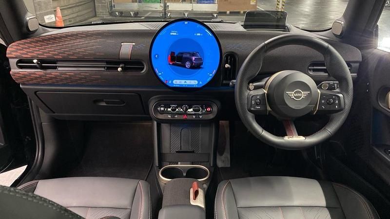 Used Mini Cooper Hatch 154 HP (113 kW) 2024 Black Hatchback