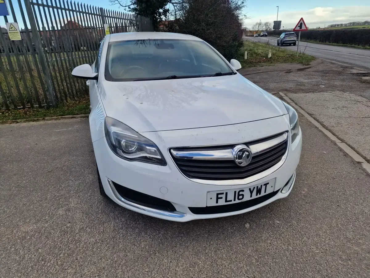 Used Vauxhall Insignia 2016 White Hatchback