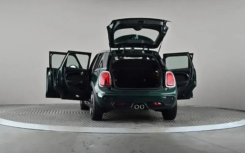 Used Mini Cooper S Comfort 192 HP (141 kW) 2019 Green Hatchback