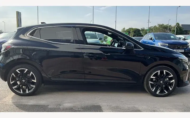 Used Renault Clio Techno 143 HP (105 kW) 2026 Metallic  diamond black  Hatchback