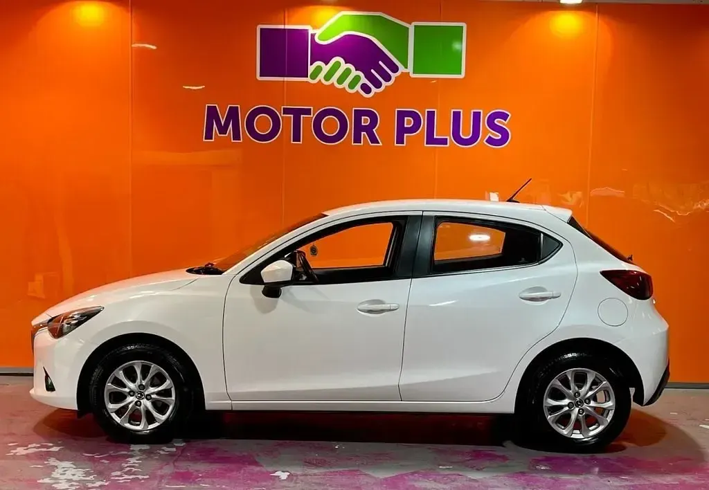Usado Mazda 2 90 HP (66 kW) 2015 Branco Citadino