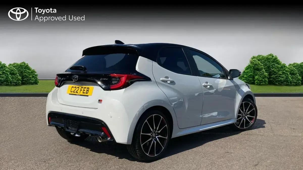 Used Toyota Yaris Sport 130 HP (95 kW) 2024 Ash grey bitone Hatchback