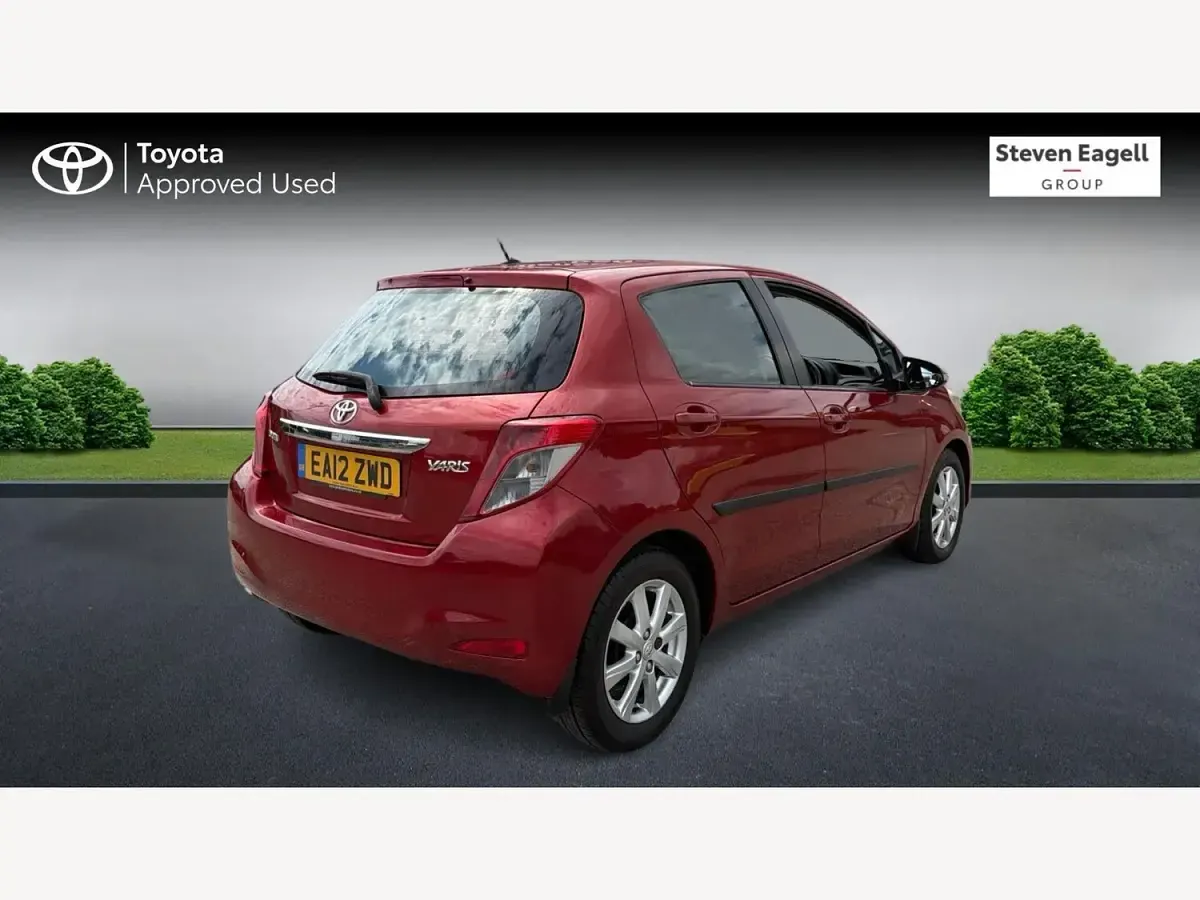 Used Toyota Yaris Multidrive S 99 HP (72 kW) 2012 Red Hatchback