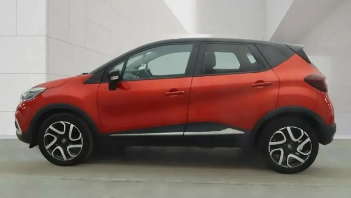 Used Renault Captur Iconic 90 HP (66 kW) 2019 Red/black SUV