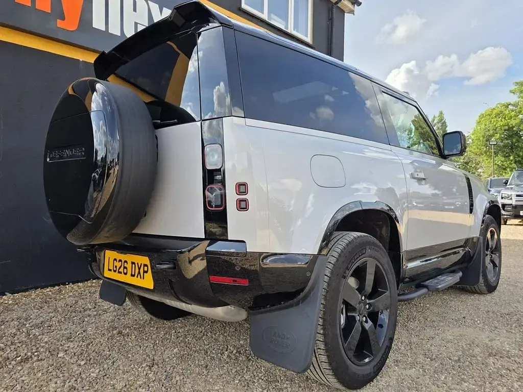 Used Land Rover Defender SE Dynamic 250 HP (183 kW) 2026 Grey SUV