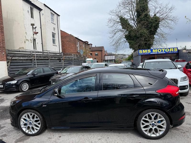 Used Ford Focus ST-Line 120 HP (88 kW) 2017 Black Hatchback