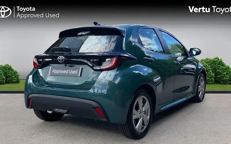 Used Toyota Yaris 116 HP (85 kW) 2026 Green Hatchback