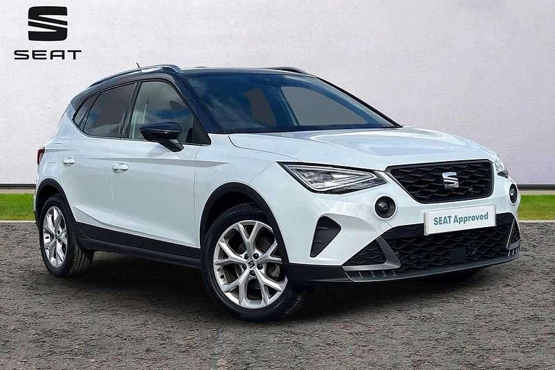 White Used 2023 Seat Arona FR SUV | £13,995 (Fair price) - Image 1/4