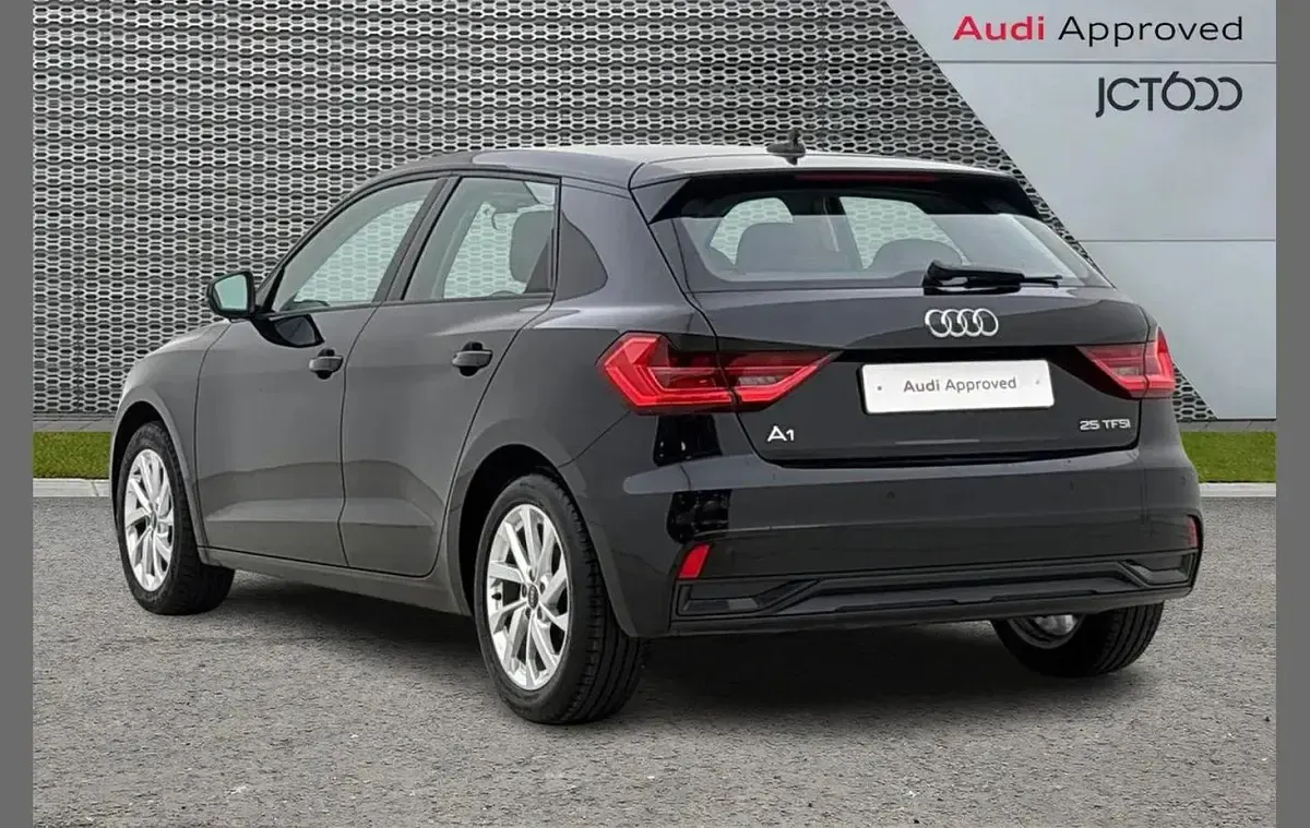 Käytetty Audi A1 Sport 94 HP (69 kW) 2023 Musta Katumaasturi