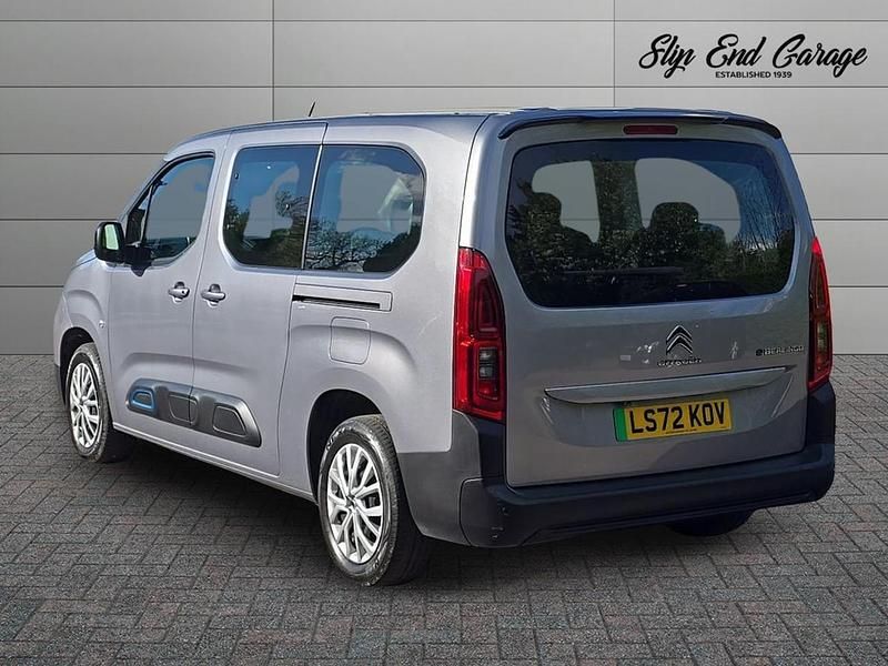 Usado Citroën e-Berlingo Feel 98 kW (134 HP) 2022 Cinzento Monovolume