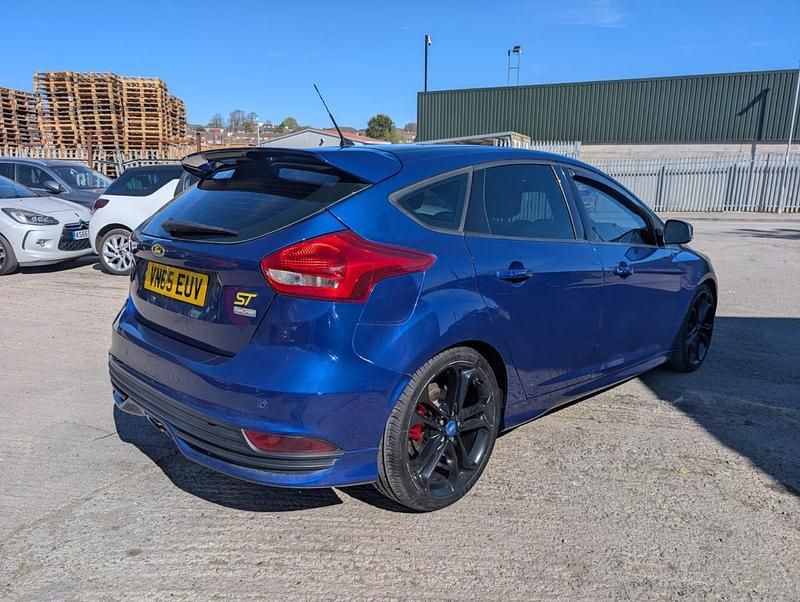 Used Ford Focus ST 185 HP (136 kW) 2015 Blue Hatchback