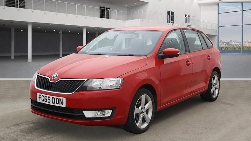 Used Skoda Rapid SE 90 HP (66 kW) 2015 Red Hatchback