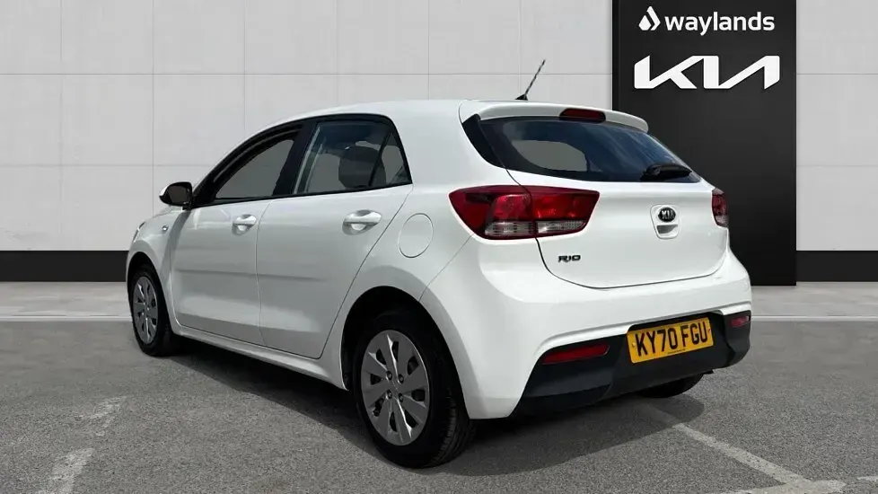 Used Kia Rio 84 HP (61 kW) 2020 White Hatchback