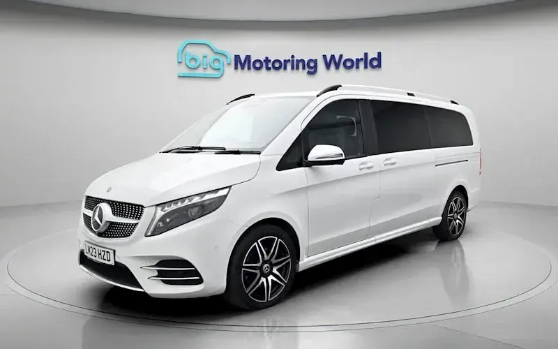 Used Mercedes V300 AMG line 237 HP (174 kW) 2023 White MPV