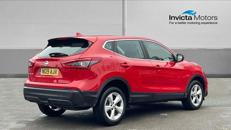 Used Nissan Qashqai Acenta Premium 115 HP (84 kW) 2019 Red SUV
