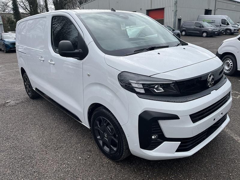 Nouă Vauxhall Vivaro S 150 CP (110 kW) 2026 Alb Monovolum