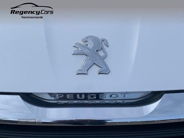 Used Peugeot 108 Allure 71 HP (52 kW) 2022 White Hatchback