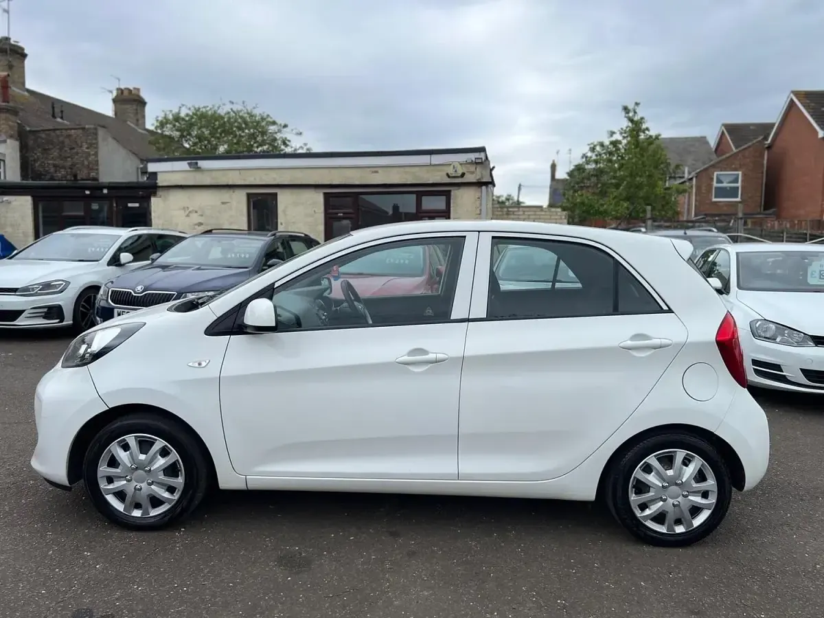 Used Kia Picanto 66 HP (48 kW) 2016 White Hatchback