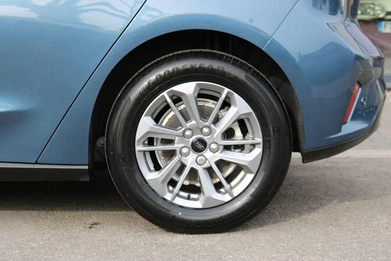 Używany Ford Focus Titanium 2023 Niebieski Hatchback