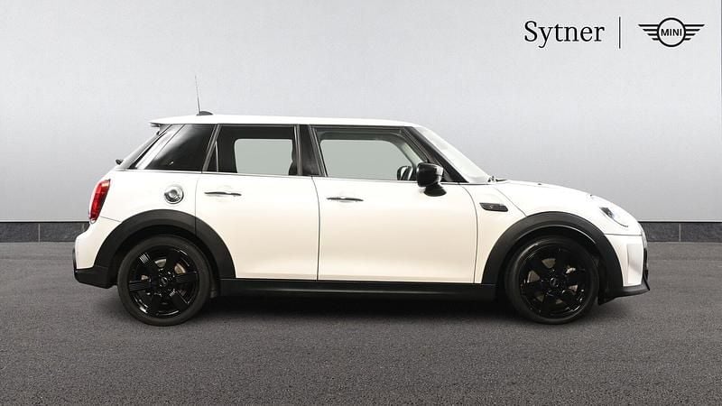 Used Mini Cooper S Classic 176 HP (129 kW) 2024 White Hatchback