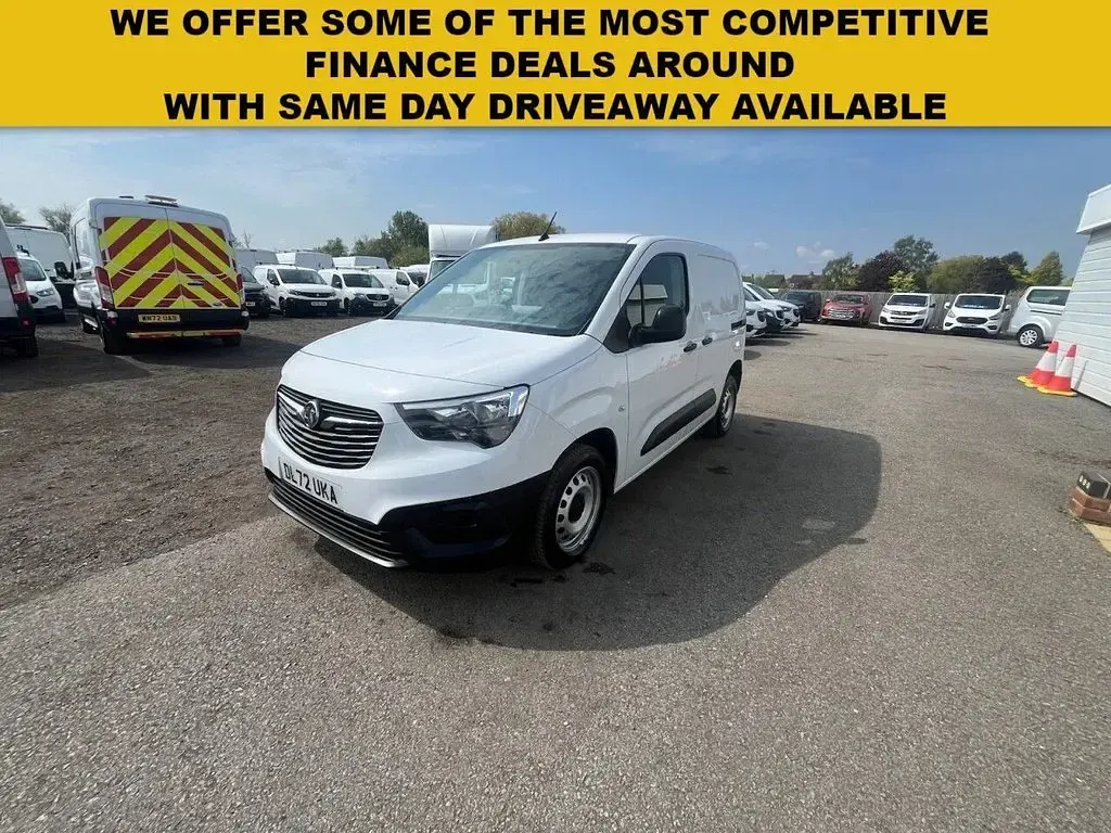 Used Vauxhall Combo S 100 HP (73 kW) 2023 White MPV