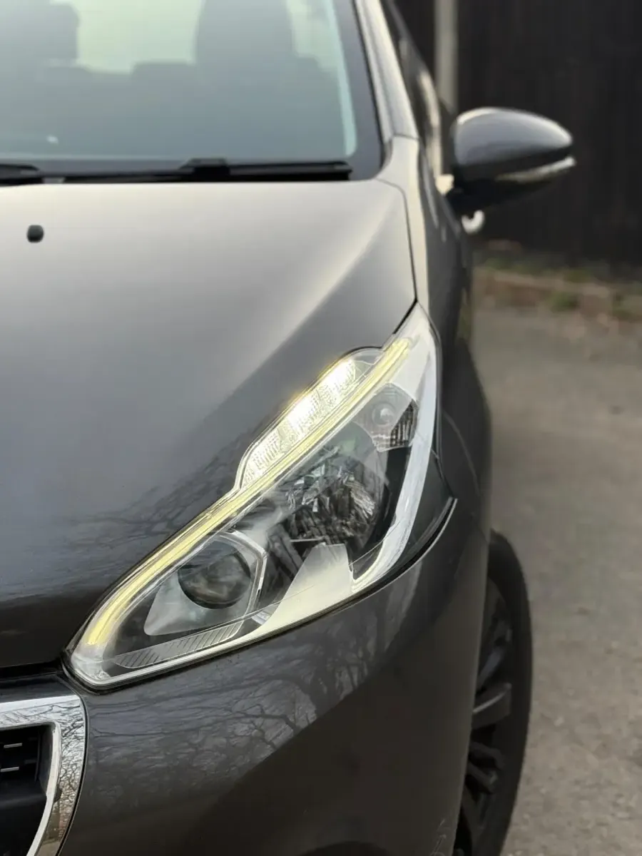 Second-hand Peugeot 208 Signature Sky 2018 Gri Hatchback