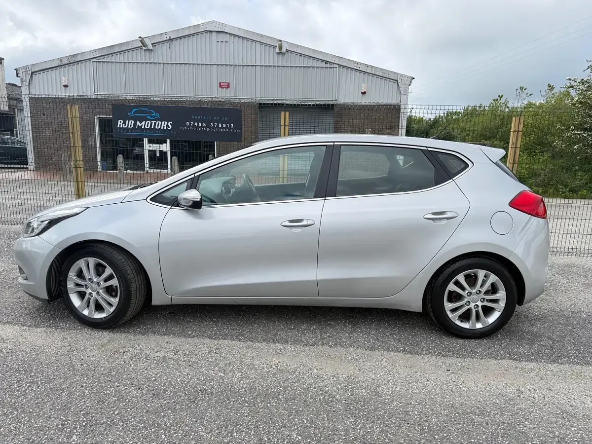 Used Kia Ceed 2012 Silver Hatchback