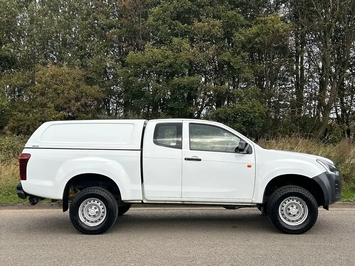 Used Isuzu D-Max 2020 White Pickup